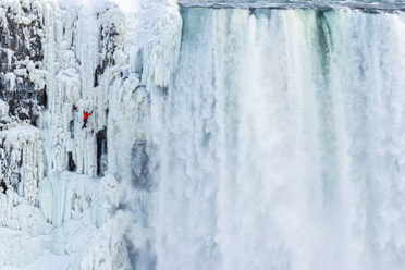 niagara-falls-canada-climber niagara-falls-canada-climber